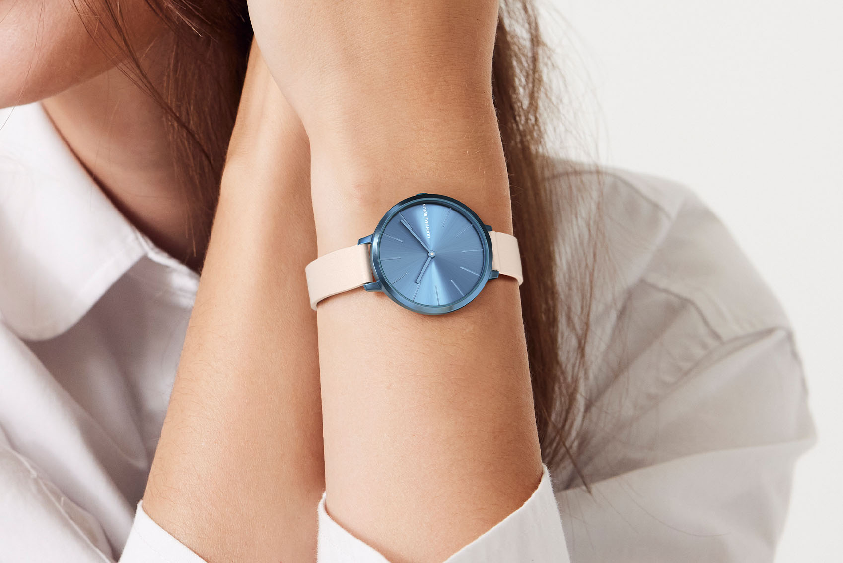 Rosalux Sky Blue - Leder Perlweiß